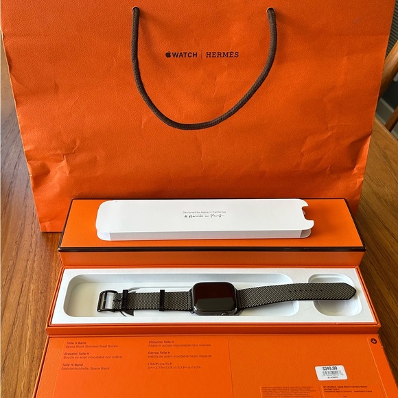 Apple Watch Hermès with Silver Band - Picture 1 of 8